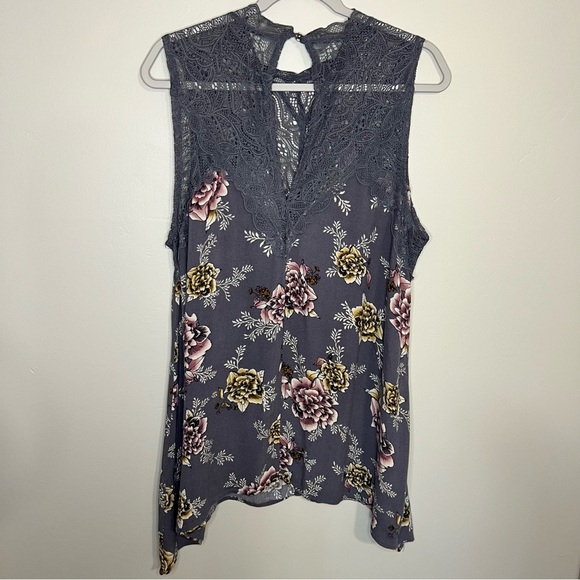 Torrid Gray Floral Lace Mock Neck Sharkbite Hem Sleeveless Tank Top size 1X - Picture 5 of 9